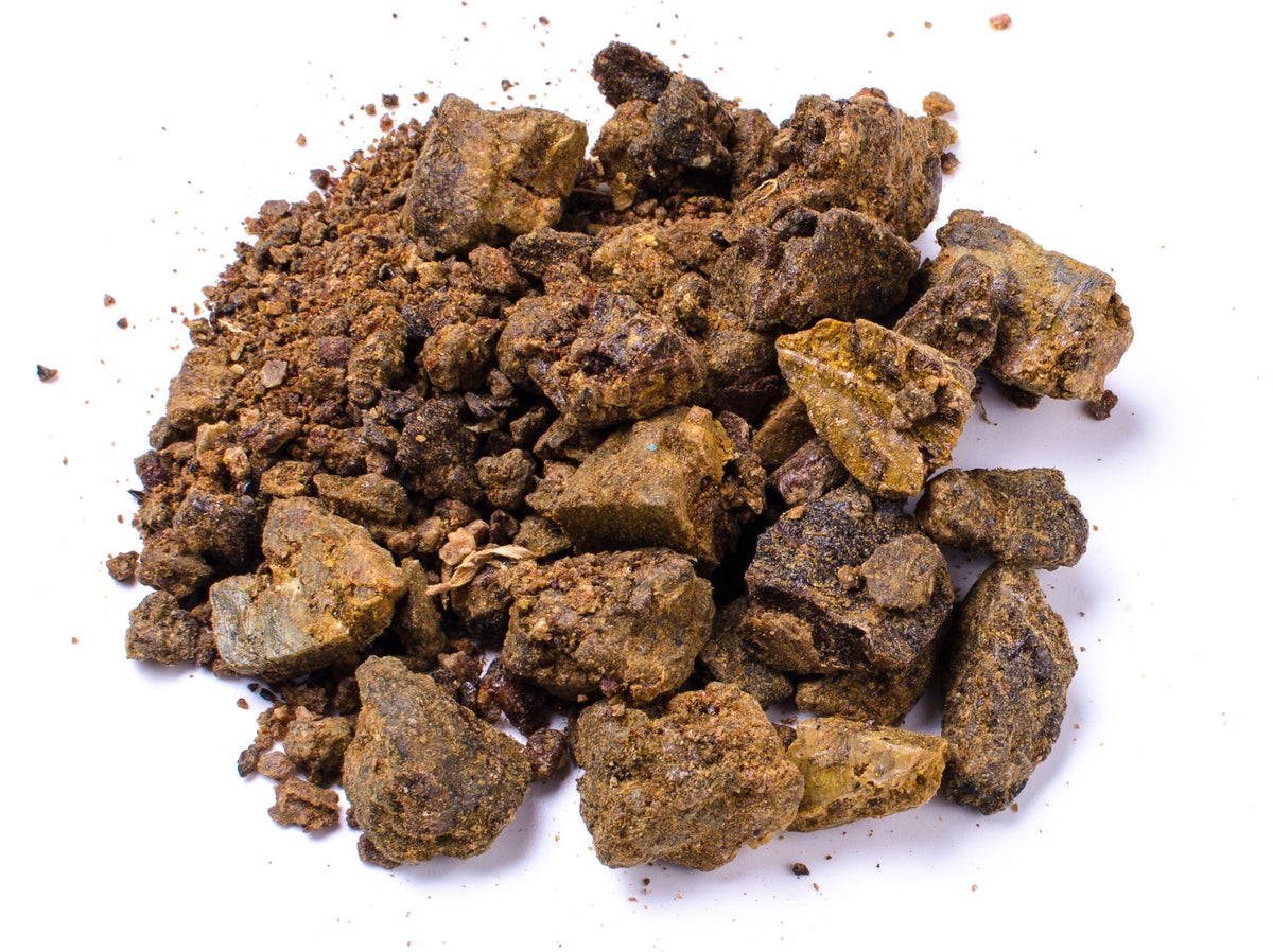 Raw propolis in pieces